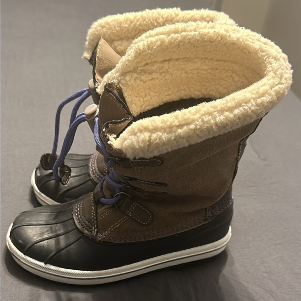 Snow boots